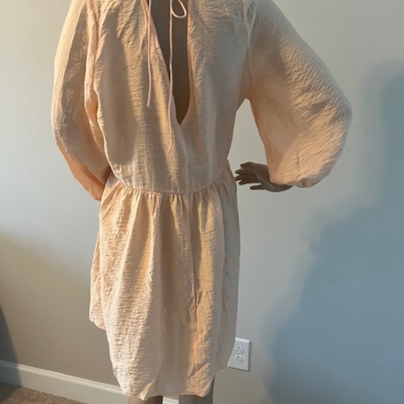 V-neck Dress - Light Apricot - Picture 5 of 5